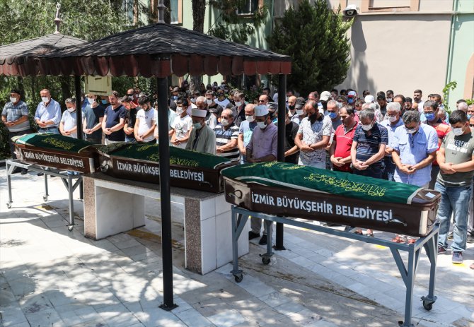 İzmir'de batan teknede ölen anne ve iki çocuğunun cenazesi defnedildi
