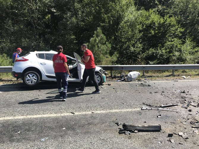 Karabük'te kamyon ile otomobil çarpıştı: 2 ölü, 3 yaralı