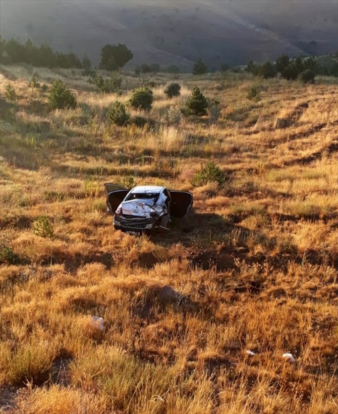 Sivas'ta otomobil devrildi: 1 ölü, 3 yaralı
