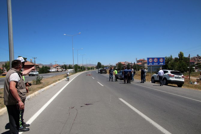 Sivas'ta otomobilin çarptığı bisiklet sürücüsü öldü