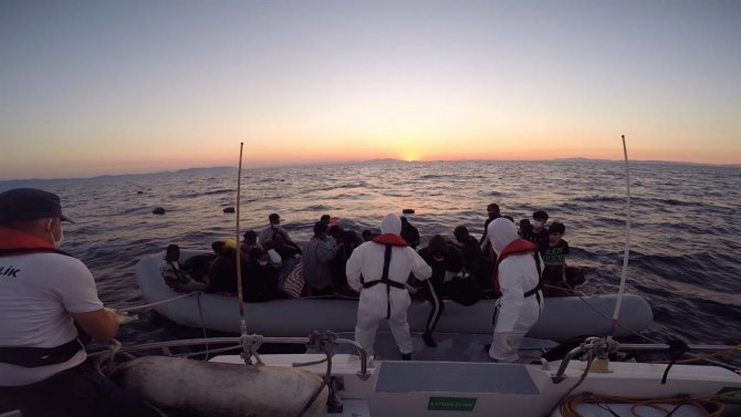 Türk kara sularına itilen 41 sığınmacı kurtarıldı