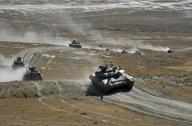 Türkiye ve Azerbaycan'ın geniş kapsamlı ortak askeri tatbikatı sürüyor
