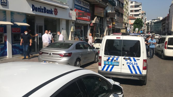Bursa'da darbedilen kadın banka şubesine sığındı