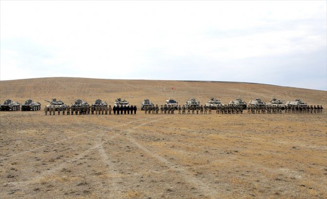 Türkiye ve Azerbaycan'ın tatbikatında helikopter ve zırhlı araçlarla operasyon yapıldı