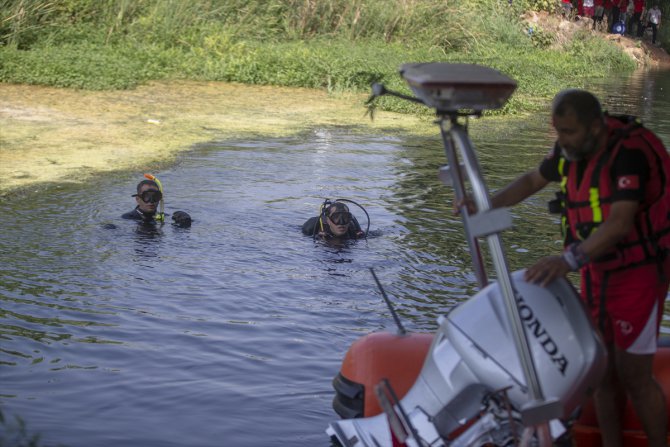 Antalya'da girdiği kanalda kaybolan genci arama çalışmaları sürüyor