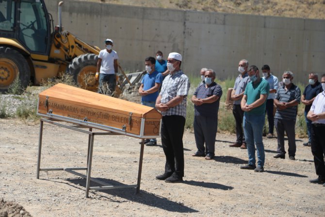 Arazi anlaşmazlığı yüzünden öldürülen çiftin cenazeleri toprağa verildi