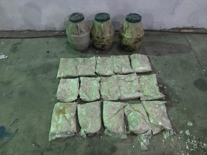 Van'da otlu peynir dolu bidonda 15 kilo eroin bulundu