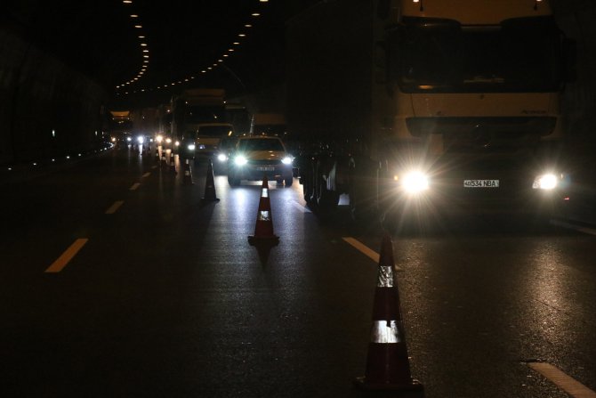 Bolu Dağı Tüneli'ndeki kaza ulaşımı aksattı