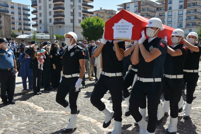 Kalp krizi sonucu vefat eden polis memurunun cenazesi memleketine uğurlandı