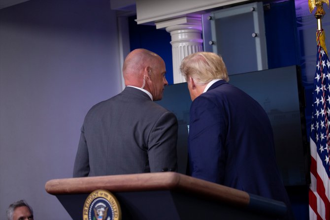 ABD Başkanı Trump basın toplantısı düzenlediği salondan çıkarıldı