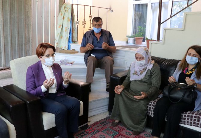 Akşener eski eşi tarafından öldürülen Emine Bulut'un ailesini ziyaret etti