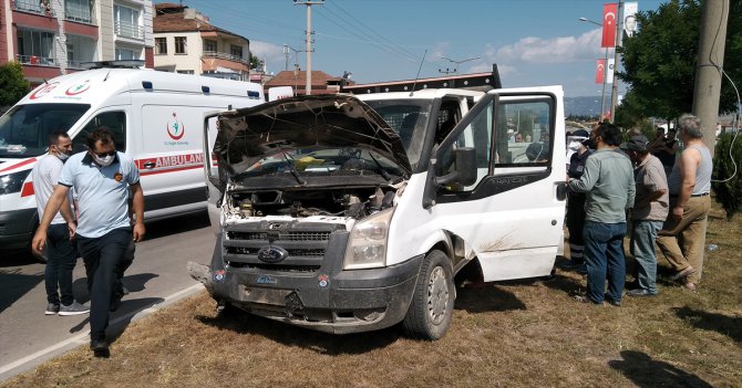 Samsun'da kamyonet ile motosiklet çarpıştı: 1 ölü, 2 yaralı