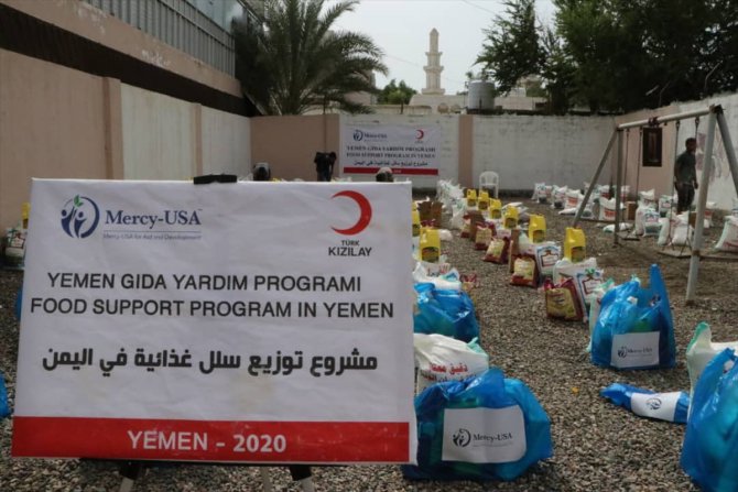 Türk Kızılayı'ndan Yemen'deki ihtiyaç sahibi engellilere gıda yardımı