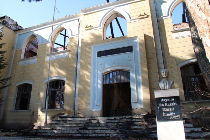 Denizli'de yangında zarar gören tarihi okul restore edilecek