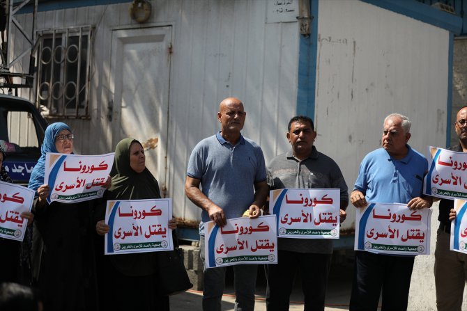 Gazze'de İsrail hapishanelerindeki Filistinli tutuklulara destek gösterisi