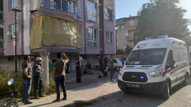 Burdur'da balkondan düşen işçi ağır yaralandı