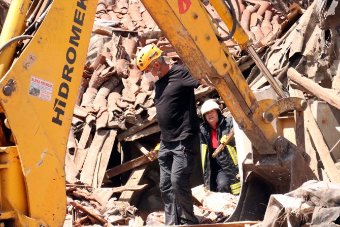 Kırklareli'nde tarihi un fabrikasının çatısı ve duvarları çöktü