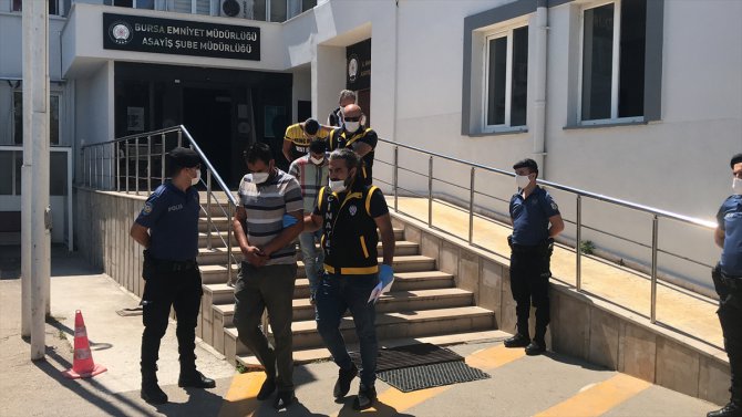 Bursa'daki silahlı kavgada bir kişiyi öldürdüğü iddia edilen baba ve 2 oğlu tutuklandı