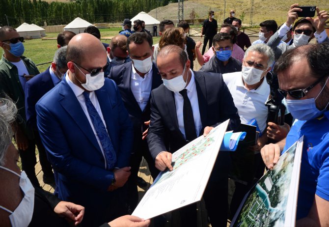 Dünya Etnospor Konfederasyonu Başkanı Erdoğan, Malazgirt Zaferi etkinliklerinin yapılacağı alanı ziyaret etti: