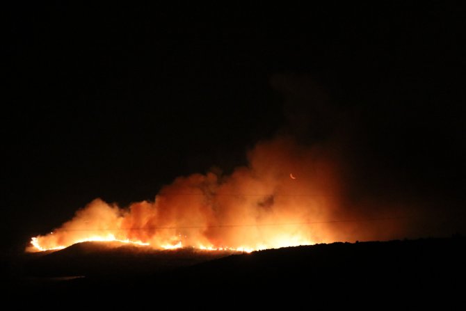 GÜNCELLEME - İzmir'de otluk alanda çıkan yangın nedeniyle 4 site boşaltıldı