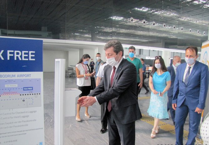 Muğla Valisi Tavlı'dan ildeki havalimanlarında koronavirüs denetimi