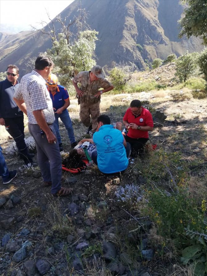 Erzincan'da mera tespitine gittiği sırada yaralanan veteriner, askeri helikopterle kurtarıldı