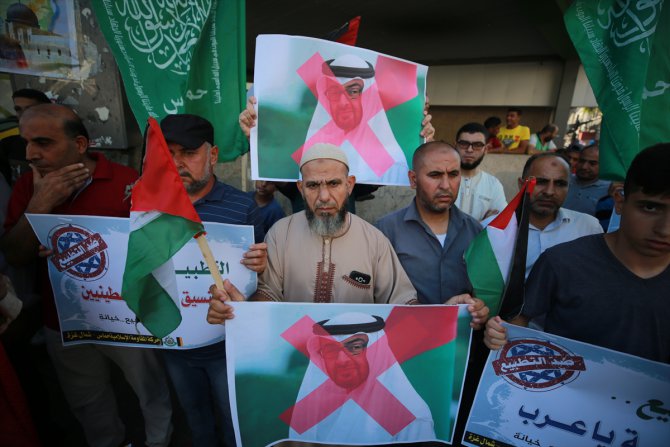 İsrail-BAE anlaşması Gazze'de protesto edildi
