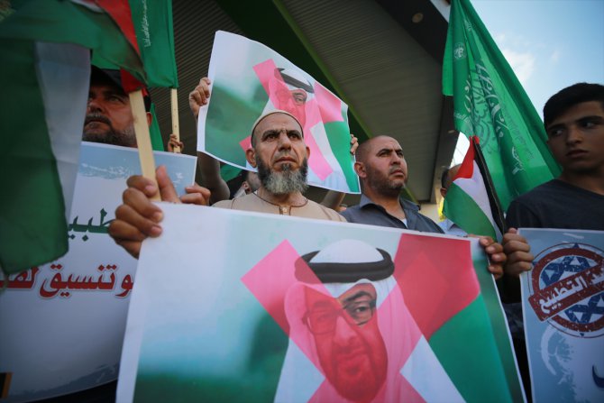İsrail-BAE anlaşması Gazze'de protesto edildi