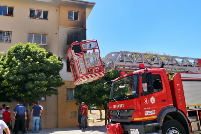 Adana'da annesinin evini ateşe verip kaçtığı ileri sürülen şüpheli aranıyor