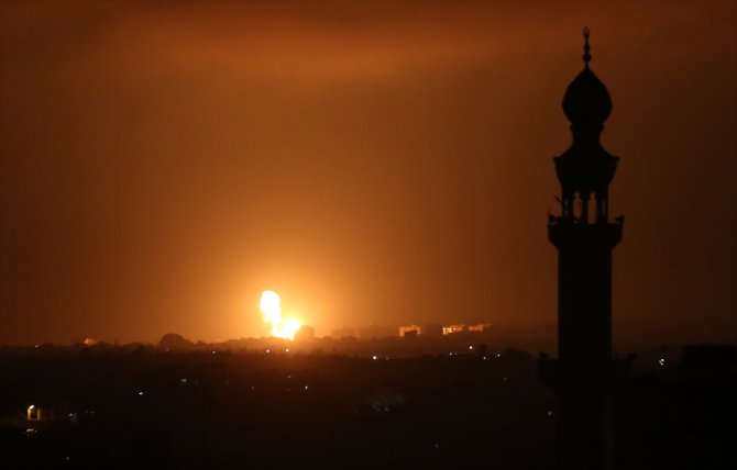İsrail Gazze'ye yönelik hava saldırılarını sürdürüyor