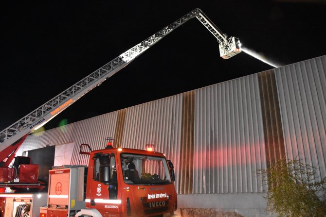 İzmir’de otomotiv fabrikasında çıkan yangın söndürüldü