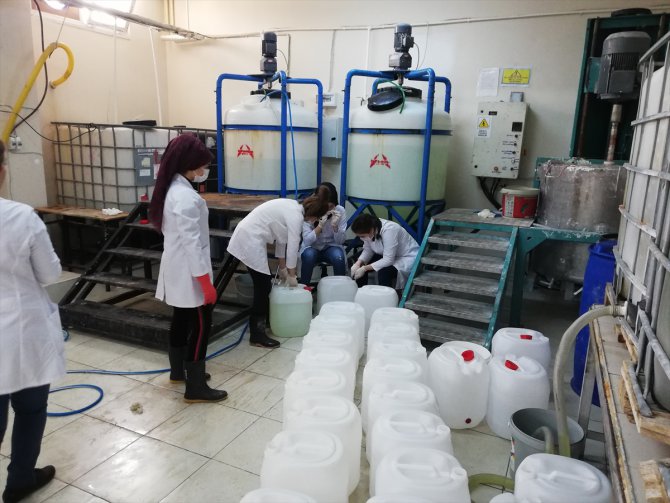 Hatay'dan Afrin ve Cerablus'a yüzey ve el dezenfektanı desteği