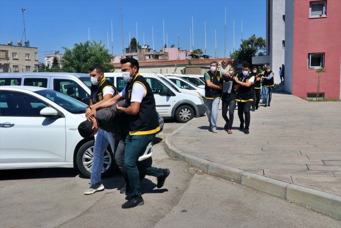 Adana'daki kuyumcu soygununa karıştığı iddisıyla yakalanan 7 zanlıdan 2'si tutuklandı