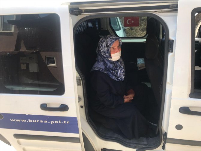 Bursa'da kuyumcu çantasıyla yürüyen kadın kapkaça uğradı