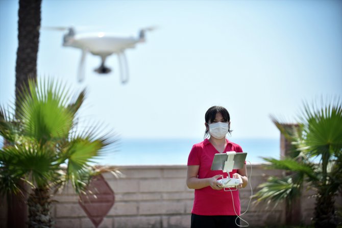 Eğitim verilen Mersinli çocuklar ilk kez drone uçurmanın heyecanını yaşıyor