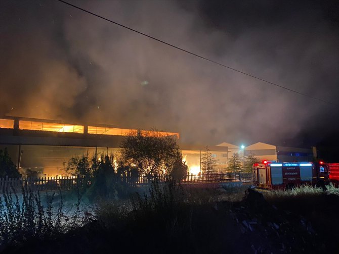 GÜNCELLEME - Manisa'daki ahşap fabrikası yangını söndürüldü