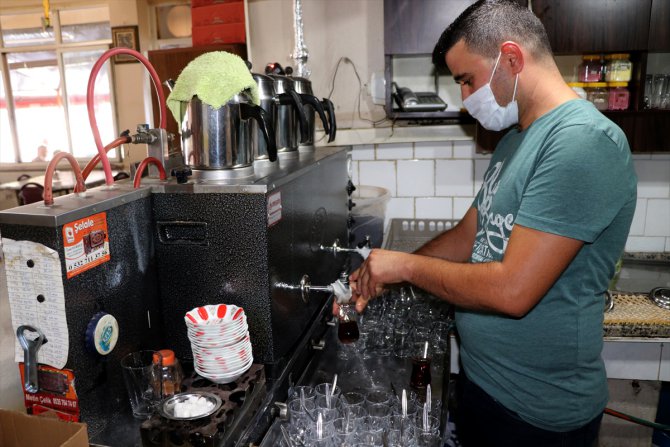 Edirne kahvehanelerinde çay bardaklarına koronavirüs ayarı
