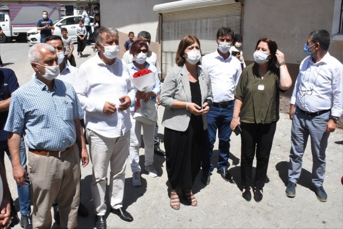 HDP'li heyetten Gaziantep'teki terör saldırısında hayatını kaybedenlere anma