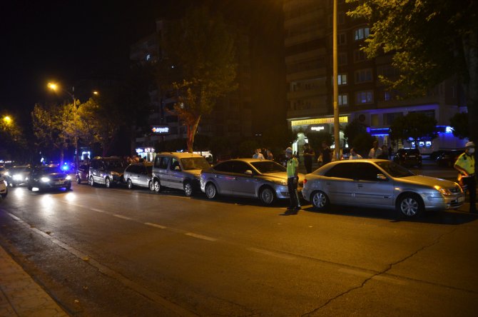 Kahramanmaraş'taki zincirleme trafik kazasında 6 otomobil hasar gördü