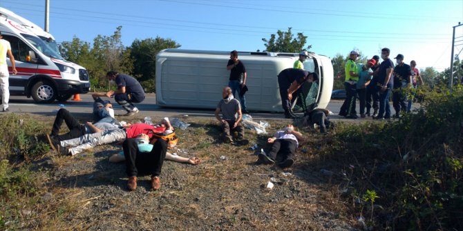 GÜNCELLEME - Samsun'da servis minibüsü devrildi: 16 yaralı