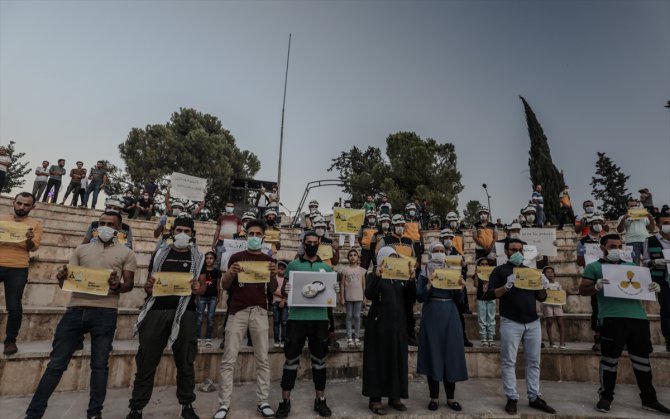 Doğu Guta'daki kimyasal silah katliamı İdlib'de protesto edildi