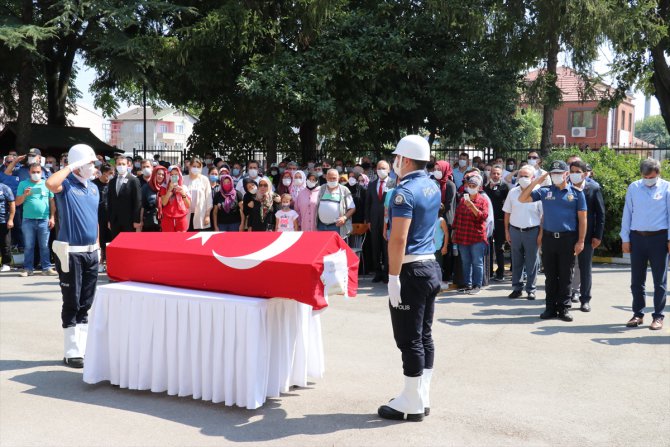Giresun'daki trafik kazasında ölen polis memurunun cenazesi Sakarya'da toprağa verildi