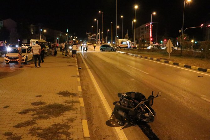 Karabük'te motosiklet ile otomobil çarpıştı: 3 yaralı