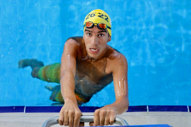 Otizmli genç kıtalararası yüzme yarışında birinciliği hedefliyor