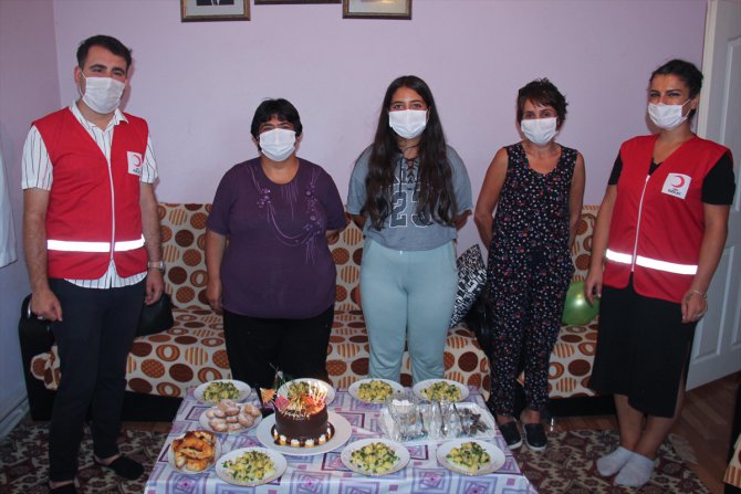 Türk Kızılay'dan çölyak hastası Berfin'e doğum günü sürprizi