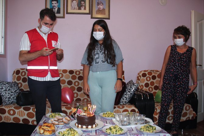 Türk Kızılay'dan çölyak hastası Berfin'e doğum günü sürprizi