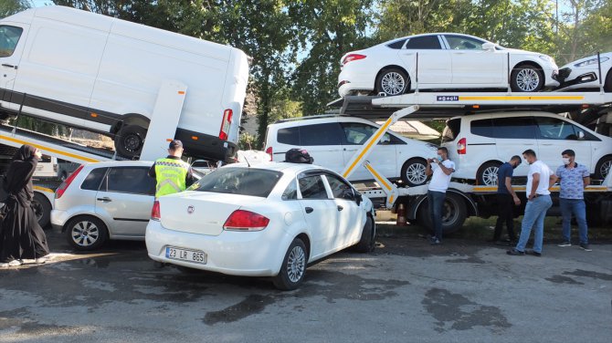 Elazığ'da tır park halindeki 5 otomobile çarptı