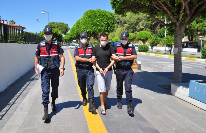 Antalya'da uyuşturucu operasyonlarında yakalanan 8 zanlı tutuklandı