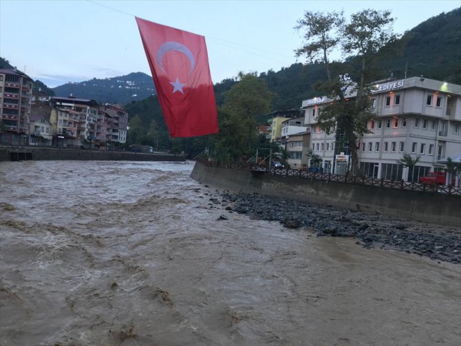 İçişleri Bakanı Soylu, Giresun'da sel bölgesinde incelemelerde bulundu