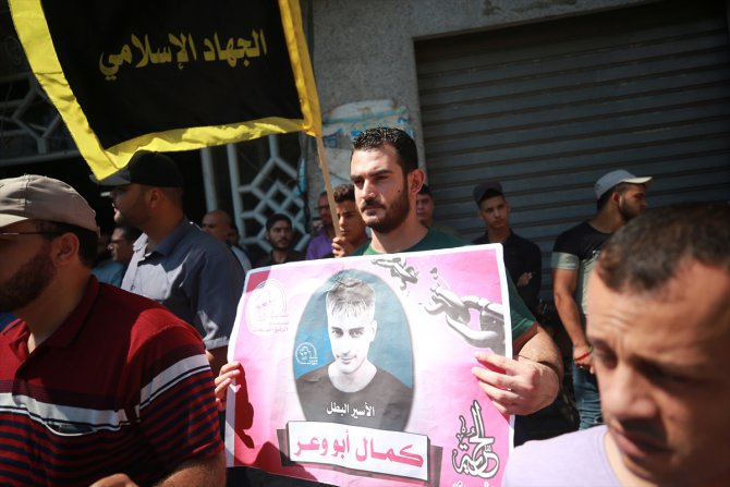 İsrail hapishanelerinde açlık grevi yapan Filistinlilere destek gösterisi